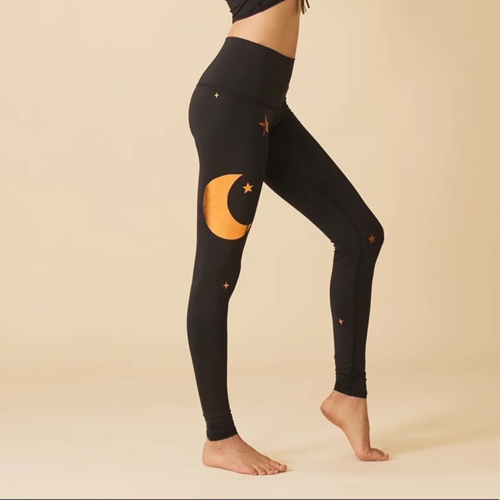 NWT Teeki Hot Pant Leggings Magic Hat size Medium